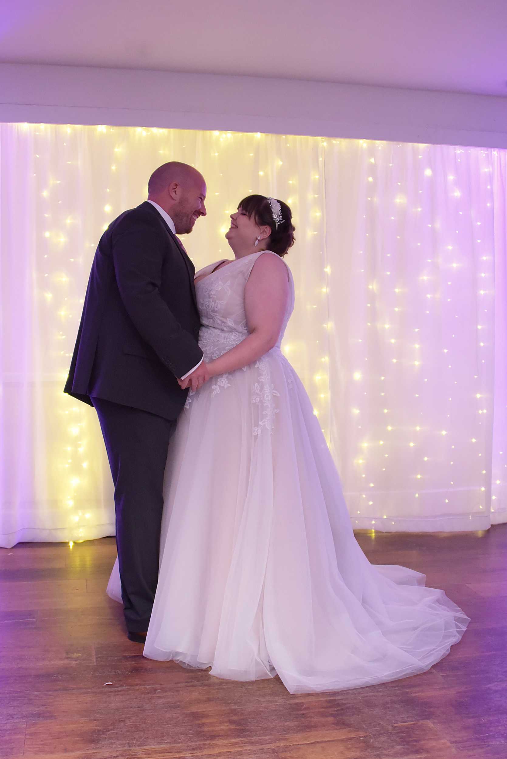 white wedding cake with real flowers Stoke Place Wedding Photographer Berkshire