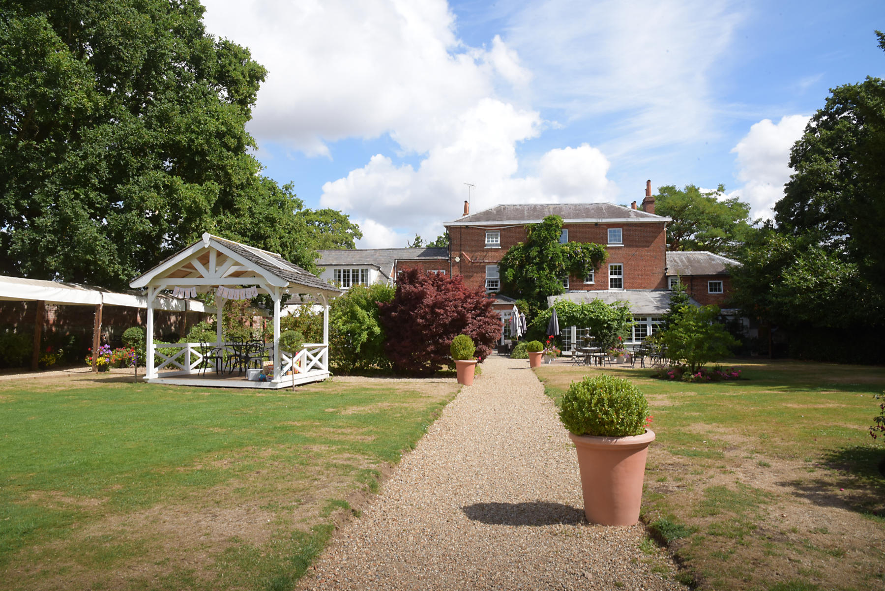 Summer Wedding at the Mill House Reading Berkshire Wedding photographer Nadina Bee